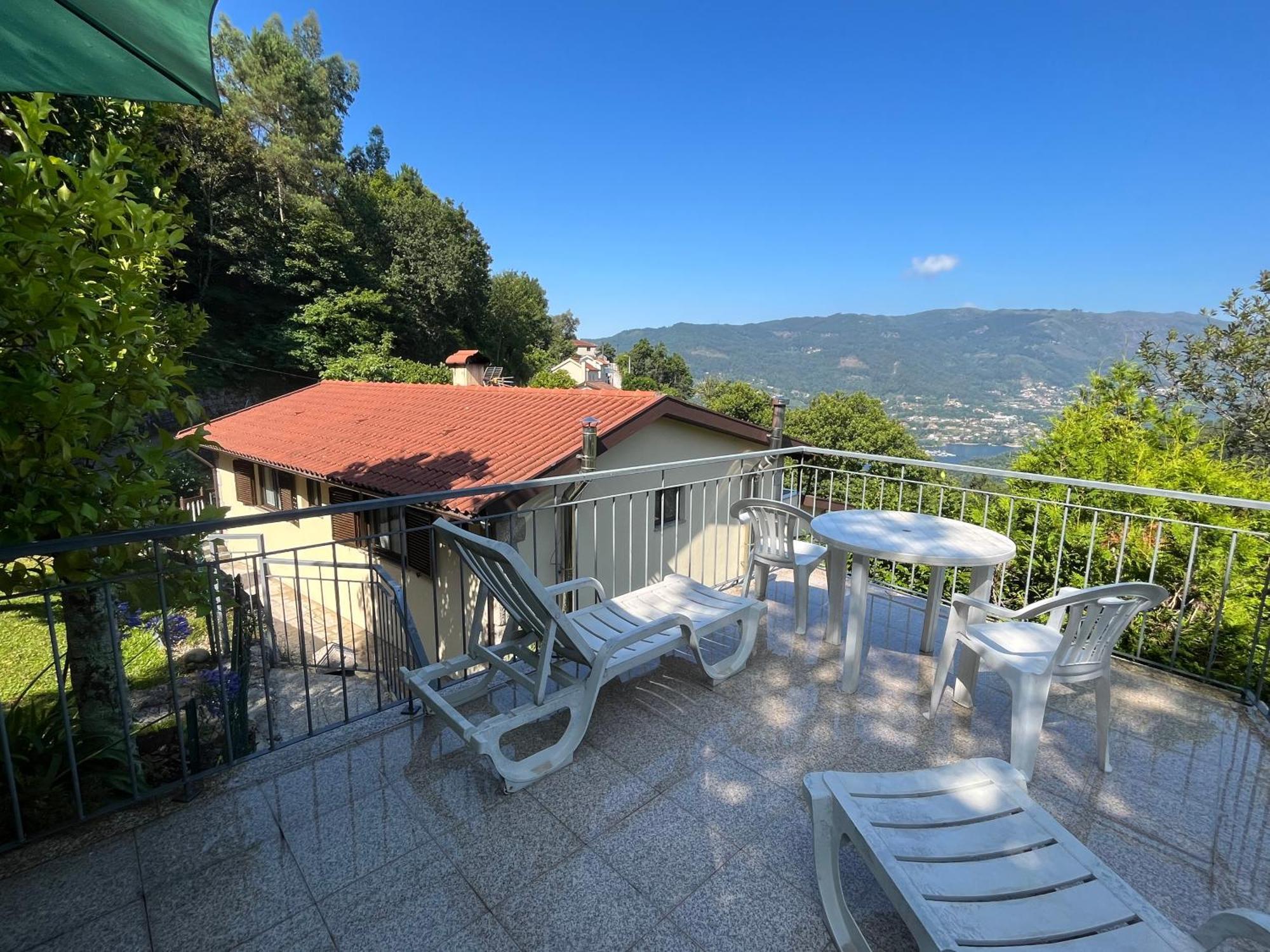 Casa De Casarelhos - Vistas Rio, Campo E Montanha - Lareira Geres